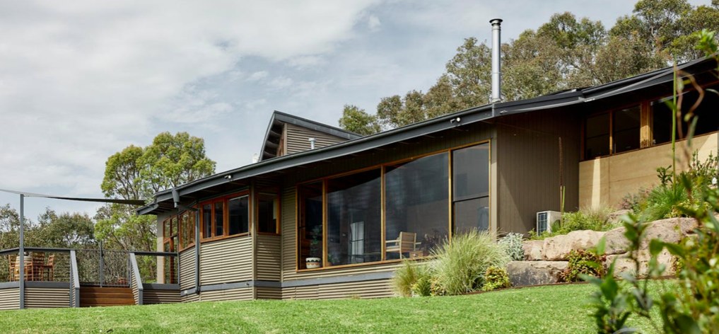 Exterior — Extension with rammed earth walls in Smith's Gully, Melbourne